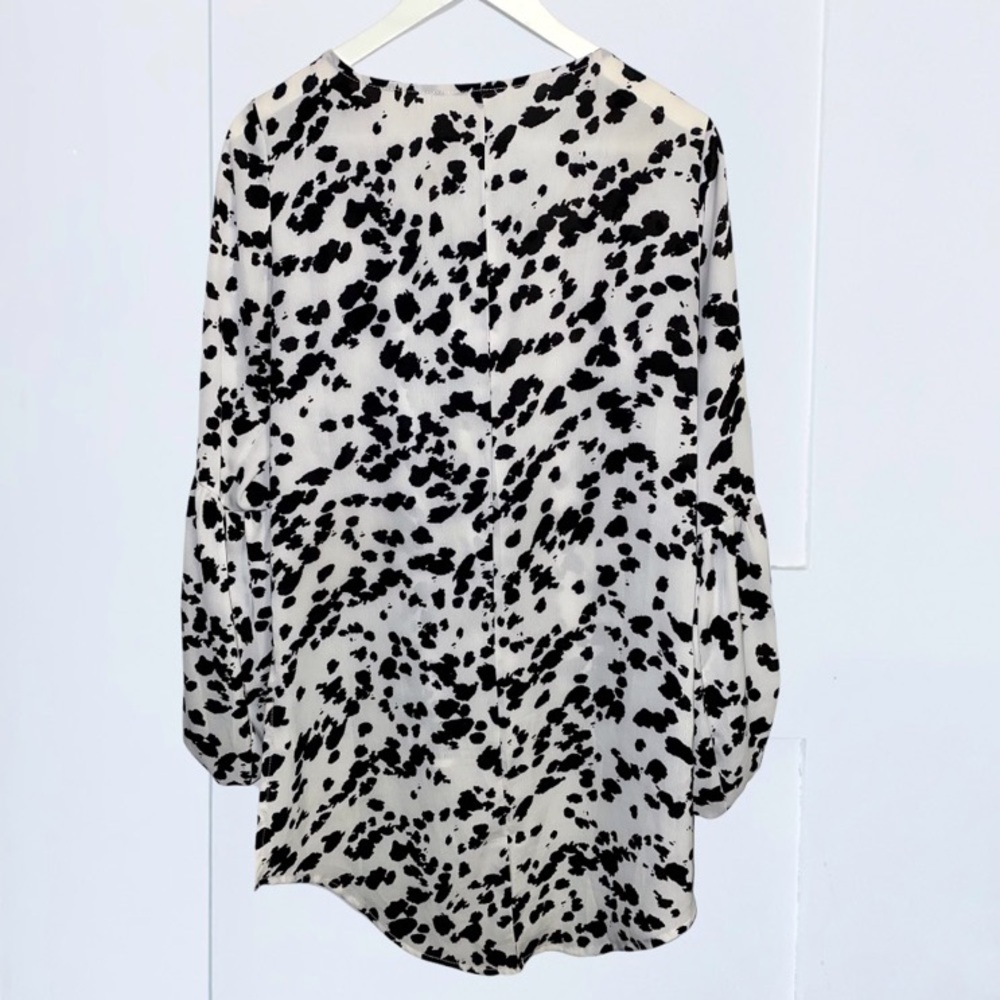 🔆 Host Pick - Black White High-Low Blouse - Picture 7 of 15